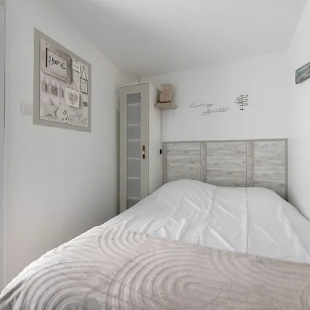 A 300m De La Maison - Jardin - Piscine Pour 4 Порник